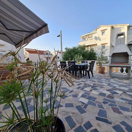 Apartmani Lovre I Zara Exterior photo
