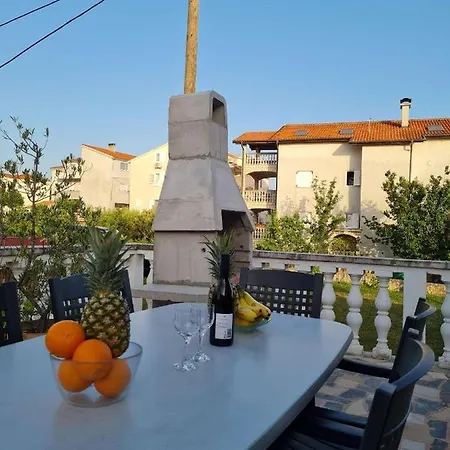Apartmani Lovre I Zara Exterior photo