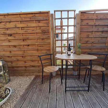 Apartmani Lovre I Zara Exterior photo