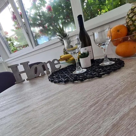 Apartmani Lovre I Zara Exterior photo