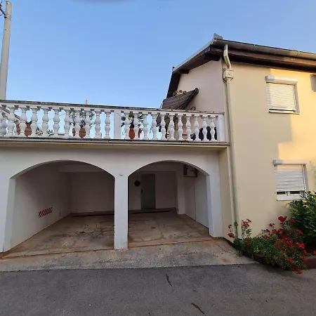 Apartmani Lovre I Zara Exterior photo