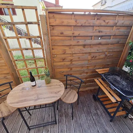 Apartmani Lovre I Zara Exterior photo