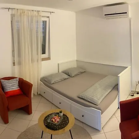Apartmani Lovre I Zara Exterior photo