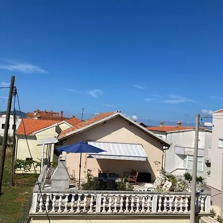 Apartmani Lovre I Zara Exterior photo